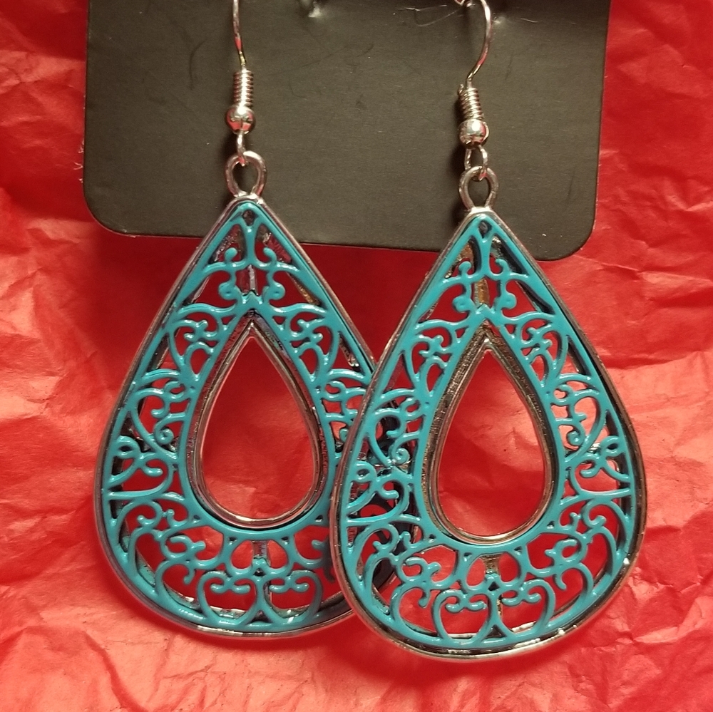 *4/$14* NWT Metal Teal Earrings